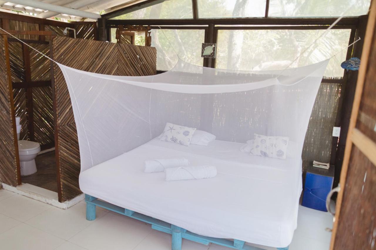 El Hamaquero Hostal Econativo Isla Grande  Bagian luar foto